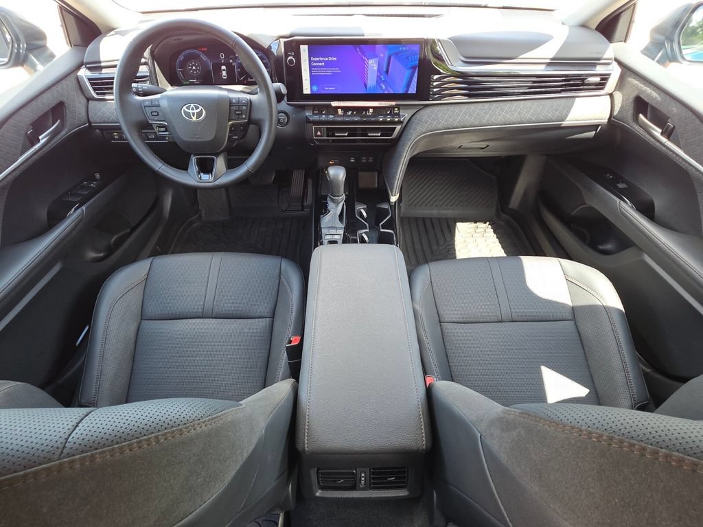 Used 2026 Toyota Camry XLE AWD/4WD image 4