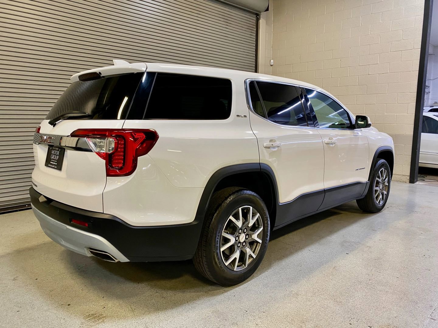 Used 2022 GMC Acadia SLE FWD image 8