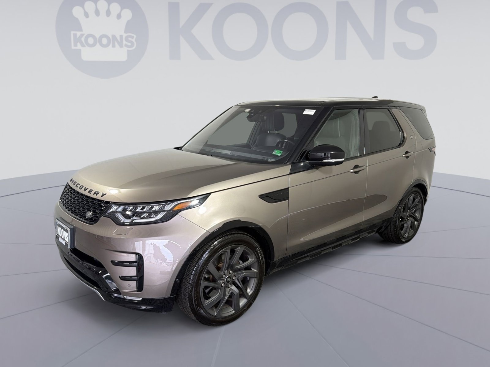 Used 2017 Land Rover Discovery HSE image 1