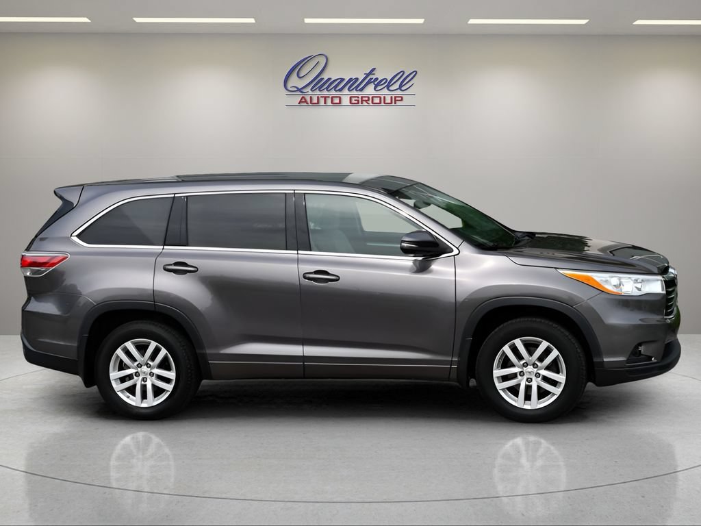 Used 2014 Toyota Highlander LE AWD/4WD image 3