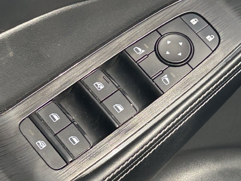 Used 2025 Nissan Rogue SV AWD/4WD image 27