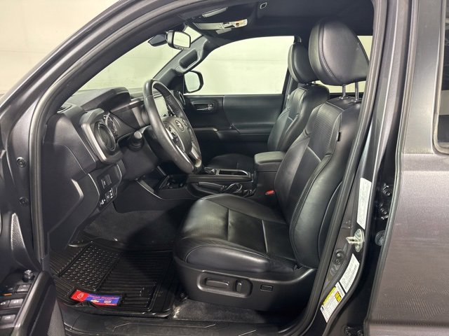 Used 2020 Toyota Tacoma w/ TRD Off-Road Package image 17