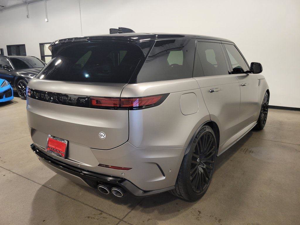Used 2024 Land Rover Range Rover Sport image 3