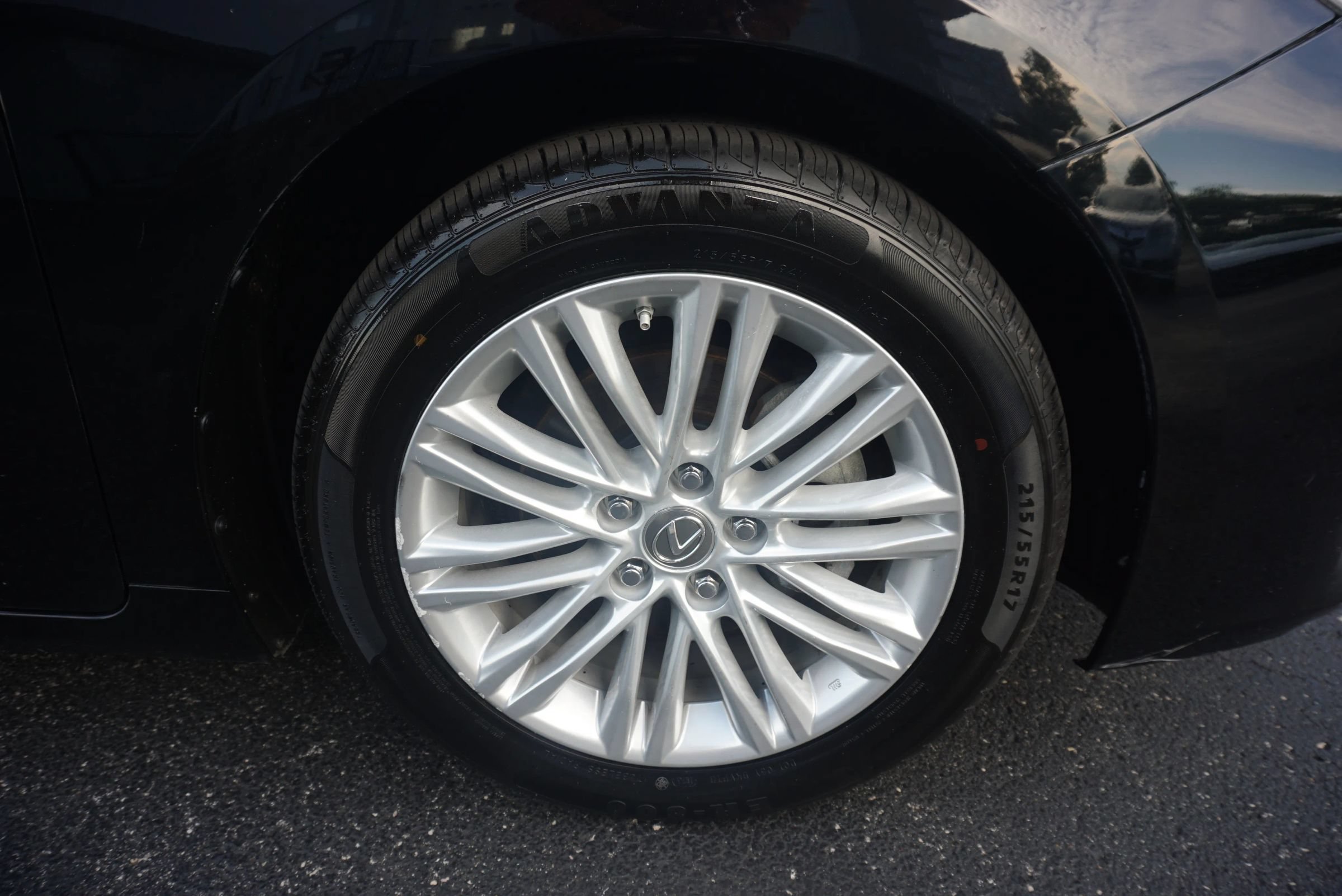 Used 2014 Lexus ES 350 w/ Luxury Package FWD image 27