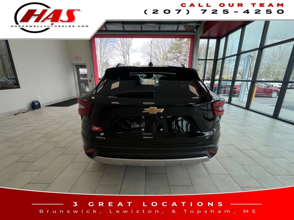Used 2024 Chevrolet Trax LT w/ Driver Confidence Package FWD image 5