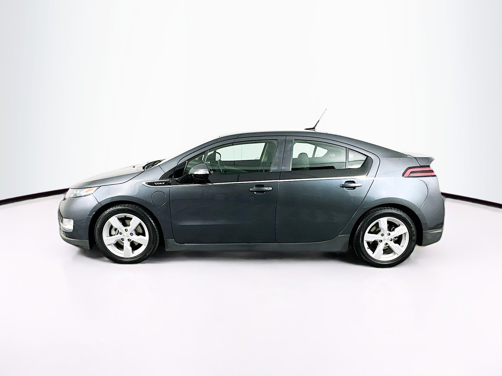 Used 2013 Chevrolet Volt Premium w/ Premium Trim Package FWD image 4