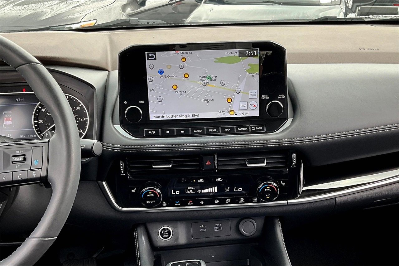 Used 2023 Nissan Rogue SL w/ SL Premium Package image 9