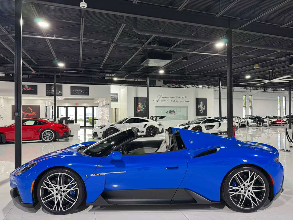 Used 2023 Maserati MC20 Spyder image 4