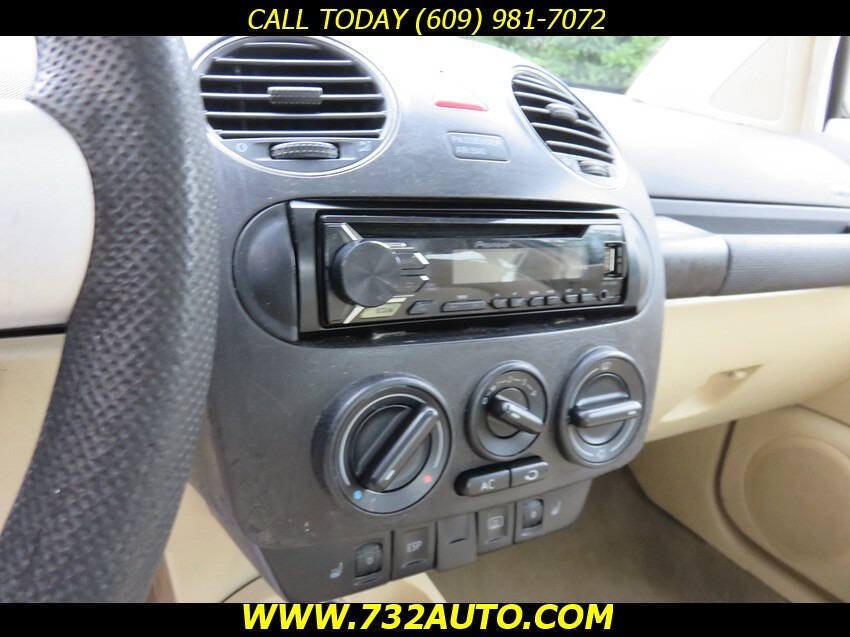 Used 2008 Volkswagen Beetle SE FWD image 11