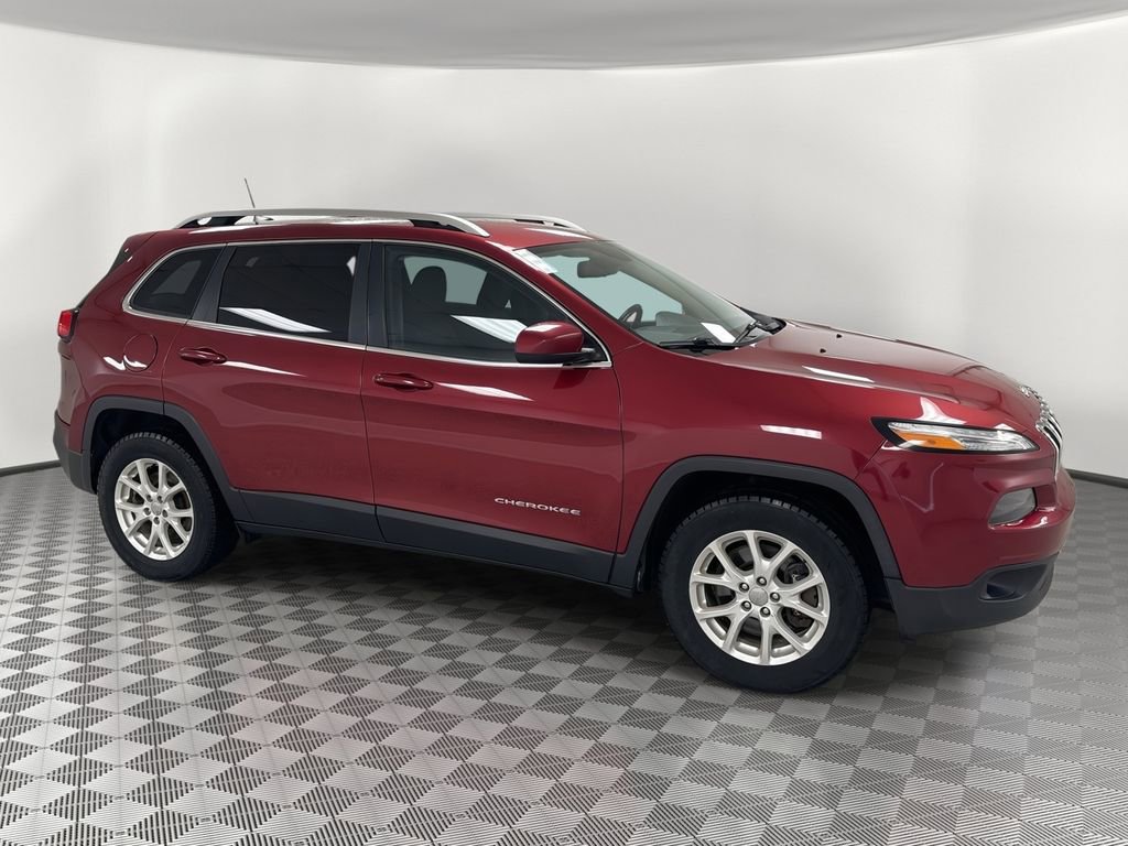 Used 2017 Jeep Cherokee Latitude w/ Cold Weather Group image 1