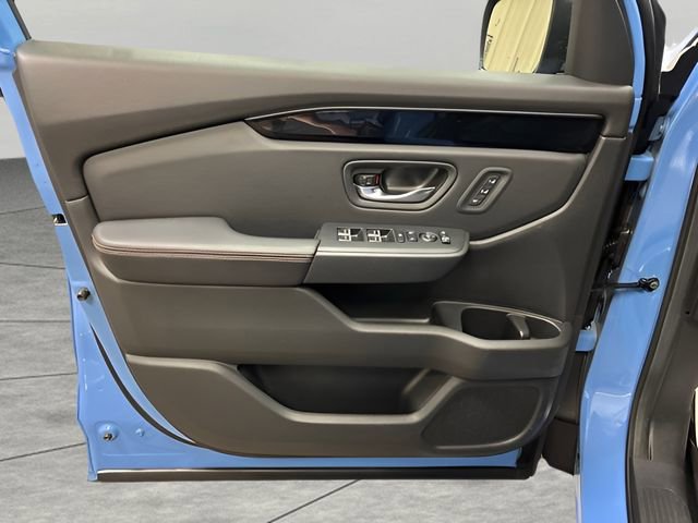 Used 2025 Honda Pilot TrailSport image 10