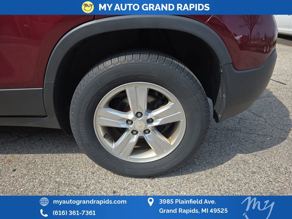 Used 2016 Chevrolet Trax LT w/ LT Convenience Package image 29