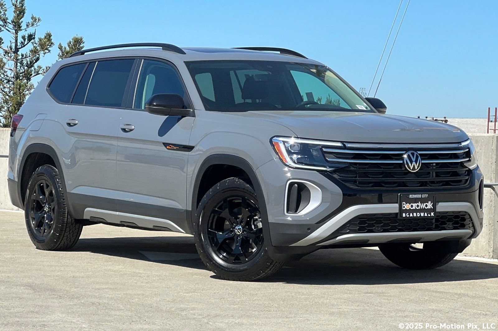 New 2026 Volkswagen Atlas Peak Edition AWD/4WD image 1