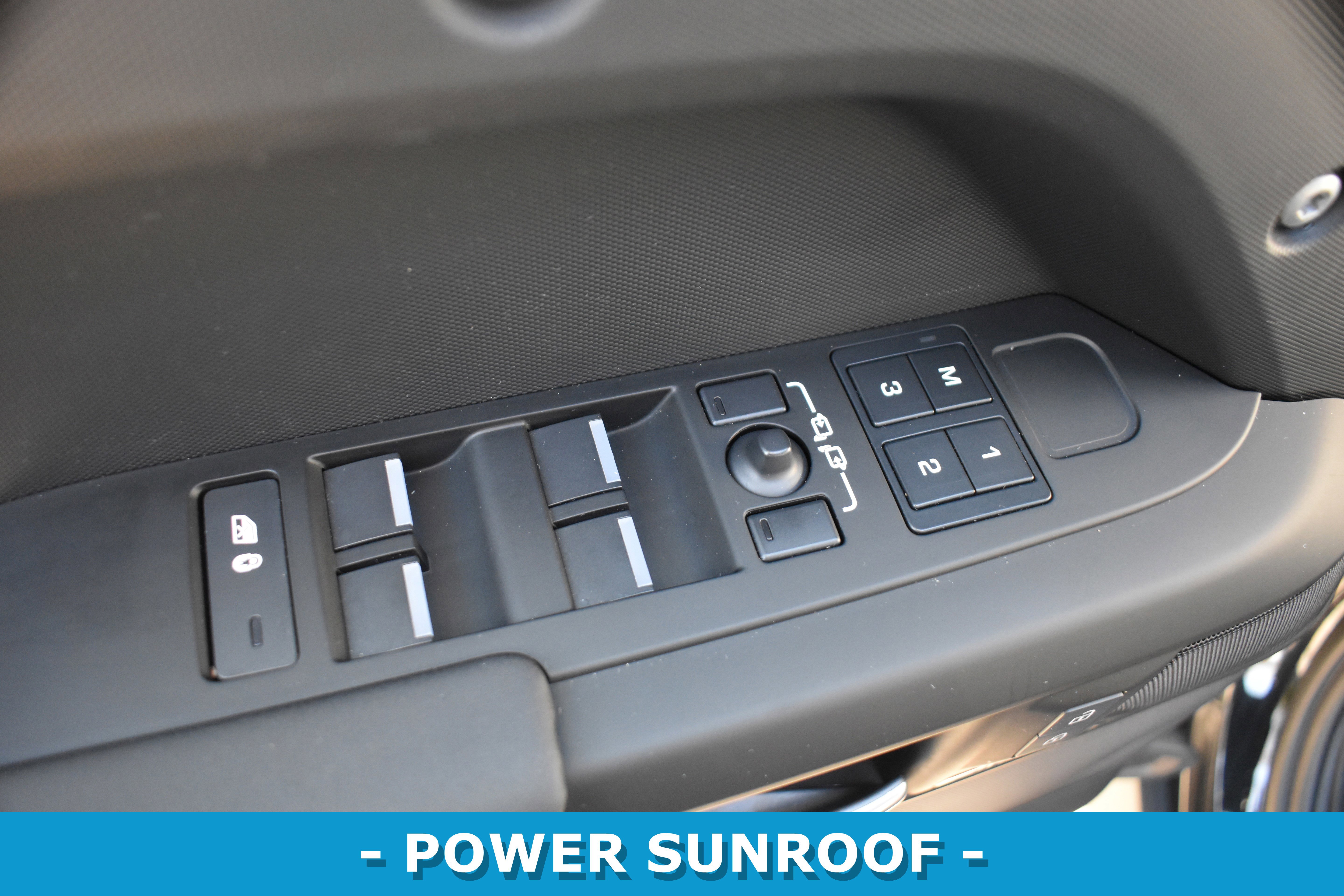 Used 2025 Land Rover Defender 110 S image 7