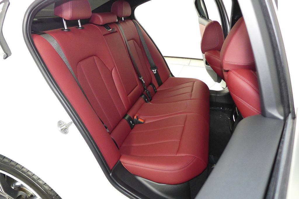 Used 2024 BMW 330e w/ Convenience Package RWD image 20