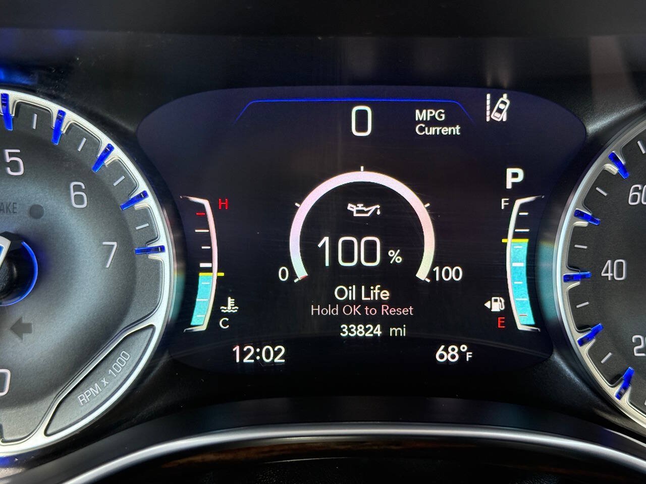 Used 2023 Chrysler Pacifica Limited FWD image 15