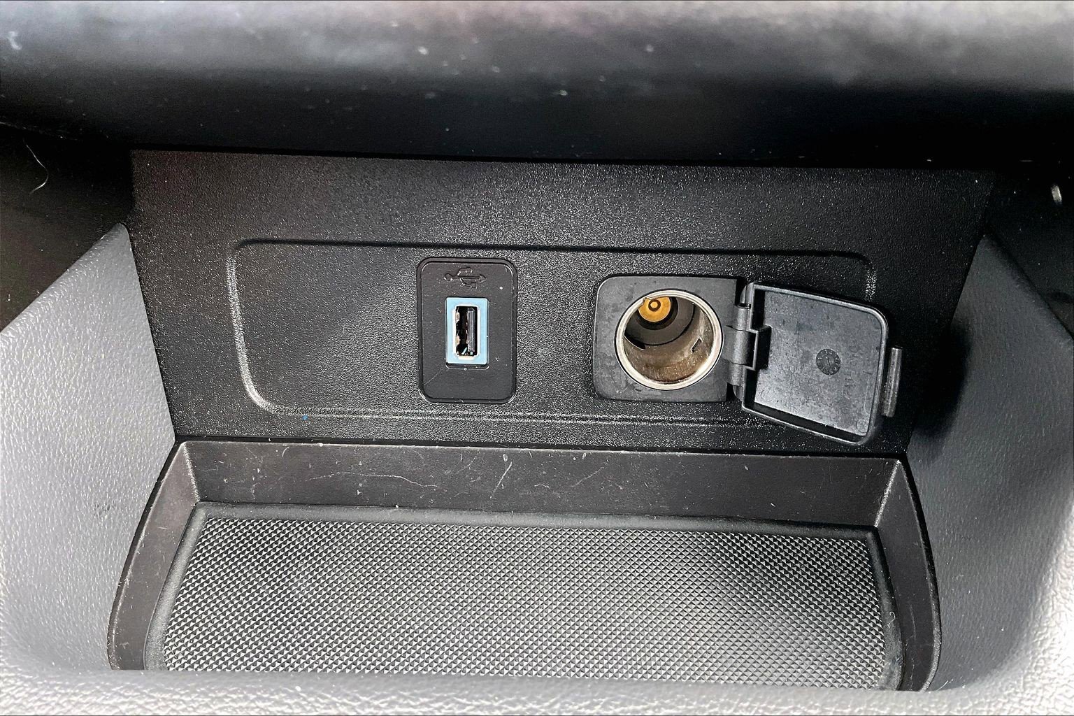 Used 2017 Ford Escape SE w/ SE Sport Appearance Package FWD image 15