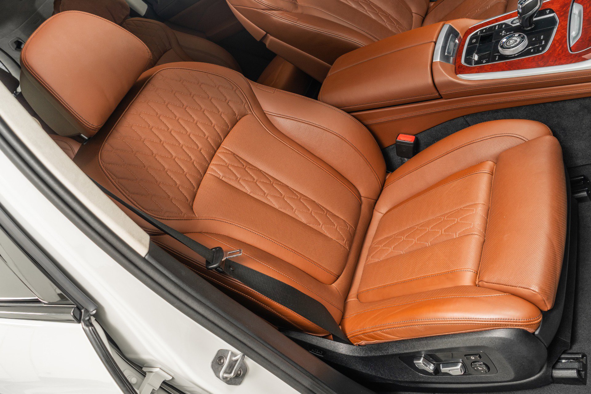 Used 2024 BMW ALPINA XB7 image 26