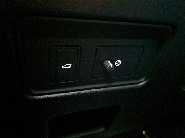 Used 2024 Land Rover Discovery Metropolitan Edition image 22