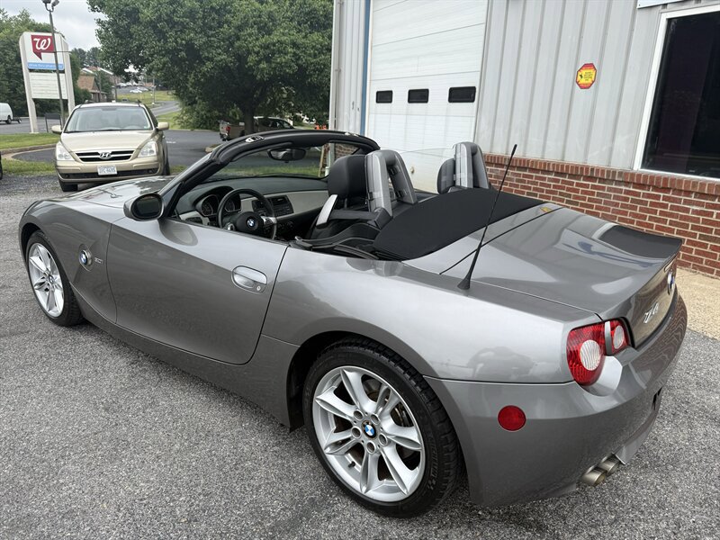 Used 2005 BMW Z4 3.0i RWD image 14