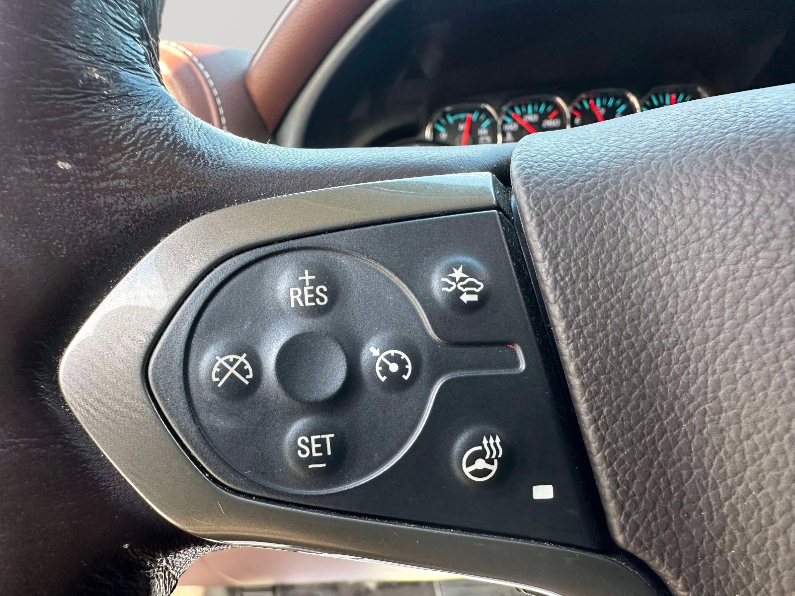 Used 2018 Chevrolet Silverado 1500 High Country image 17