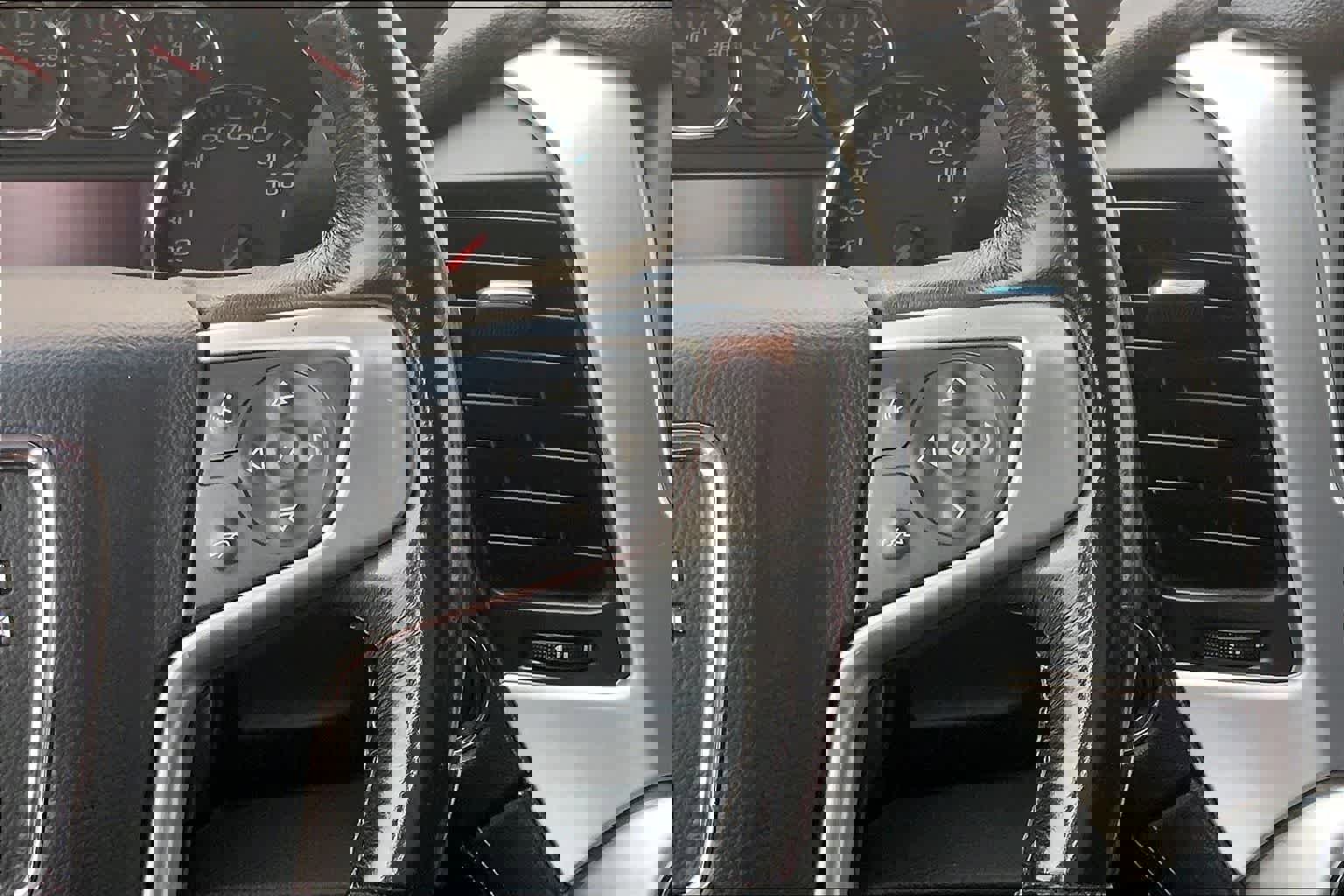 Used 2018 GMC Yukon XL SLT w/ Open Road Package image 24