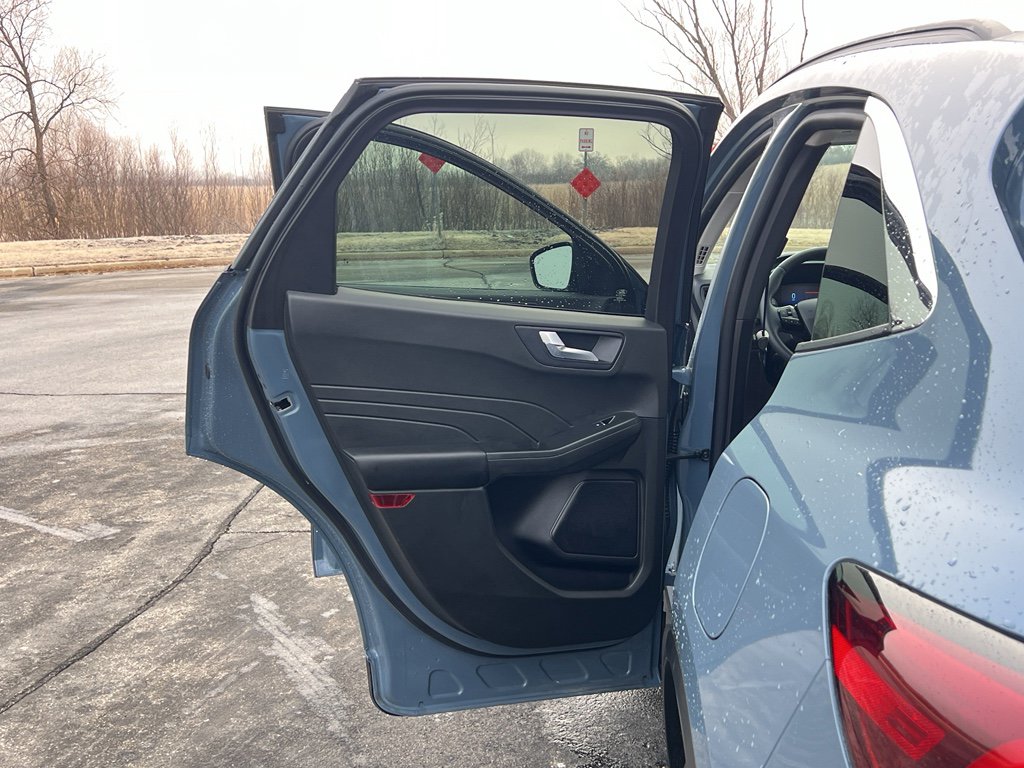 Used 2023 Ford Escape SE w/ Class II Trailer Tow Package image 33