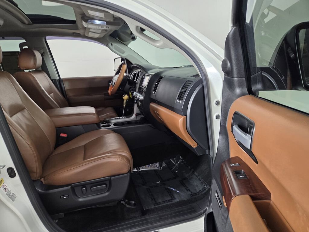 Used 2015 Toyota Sequoia Platinum image 33
