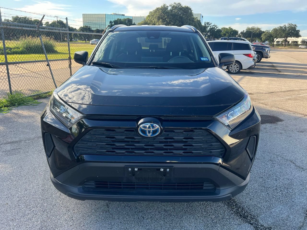 Used 2022 Toyota RAV4 LE AWD/4WD image 2