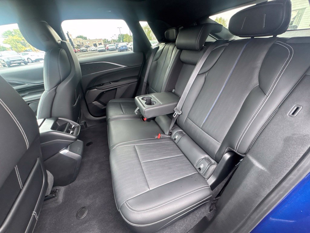 Used 2024 Cadillac Lyriq Luxury RWD image 15