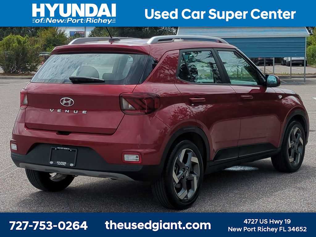 Certified 2024 Hyundai Venue Limited FWD image 5