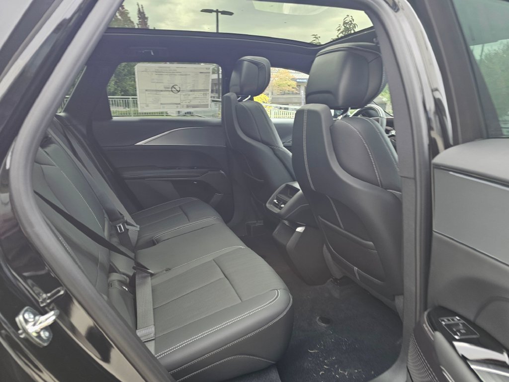 New 2027 Cadillac Lyriq Luxury AWD/4WD image 14