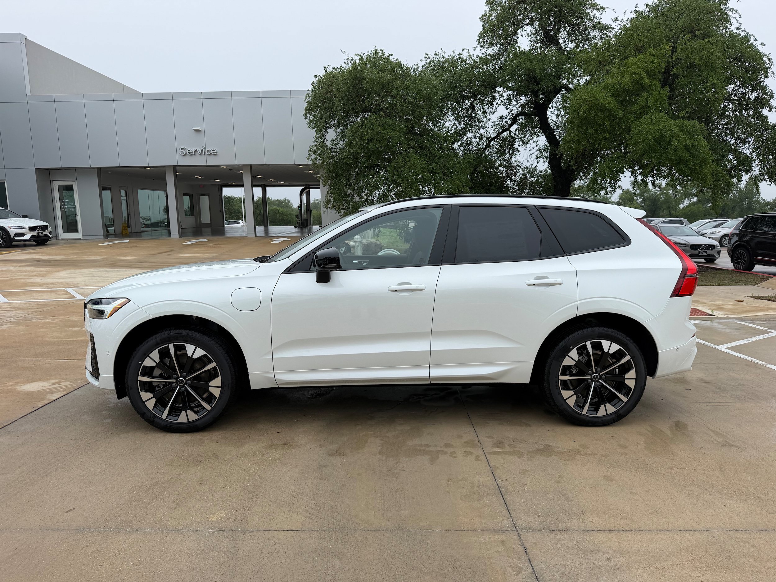 New 2026 Volvo XC60 T8 Plus w/ Protection Package Premier AWD/4WD image 3