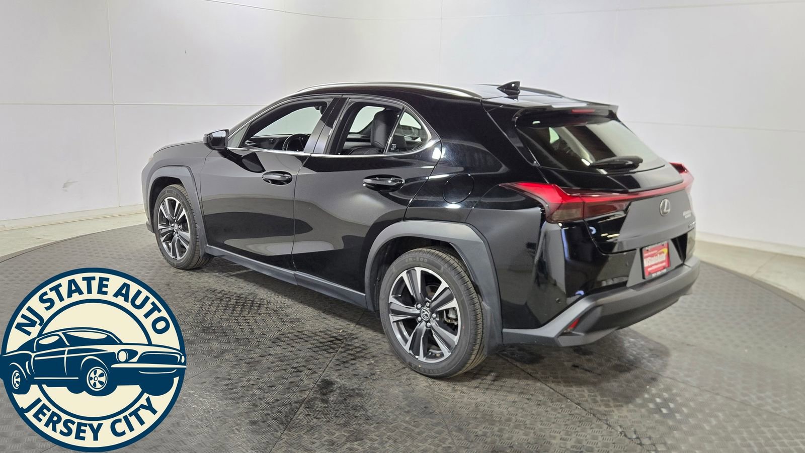 Used 2019 Lexus UX 200 FWD image 5