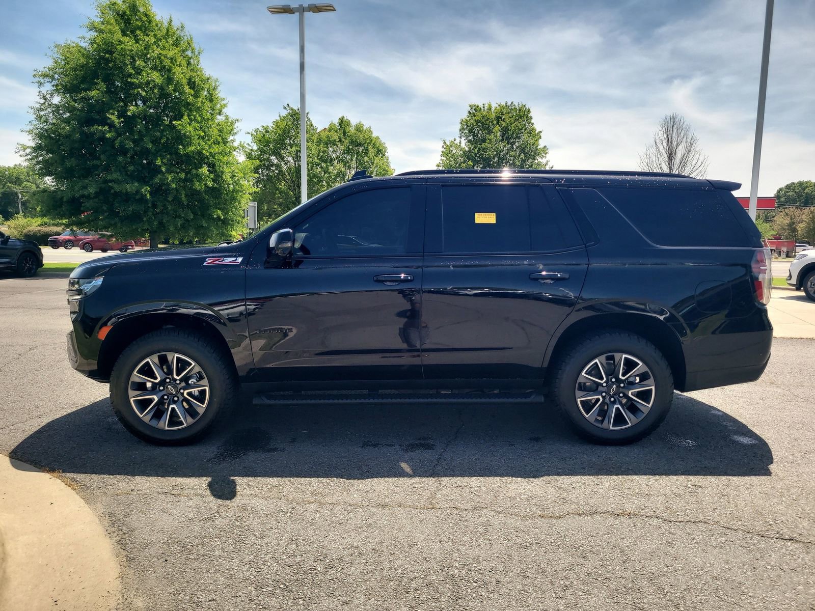Used 2023 Chevrolet Tahoe Z71 w/ Luxury Package AWD/4WD image 6