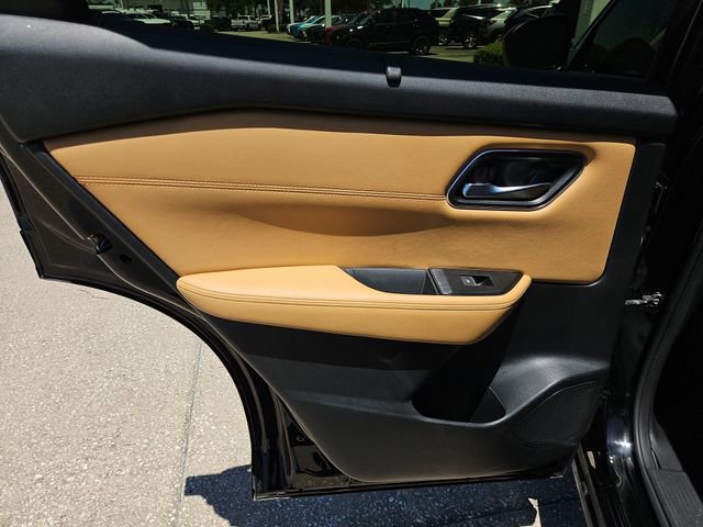 Used 2023 Nissan Rogue Platinum FWD image 14