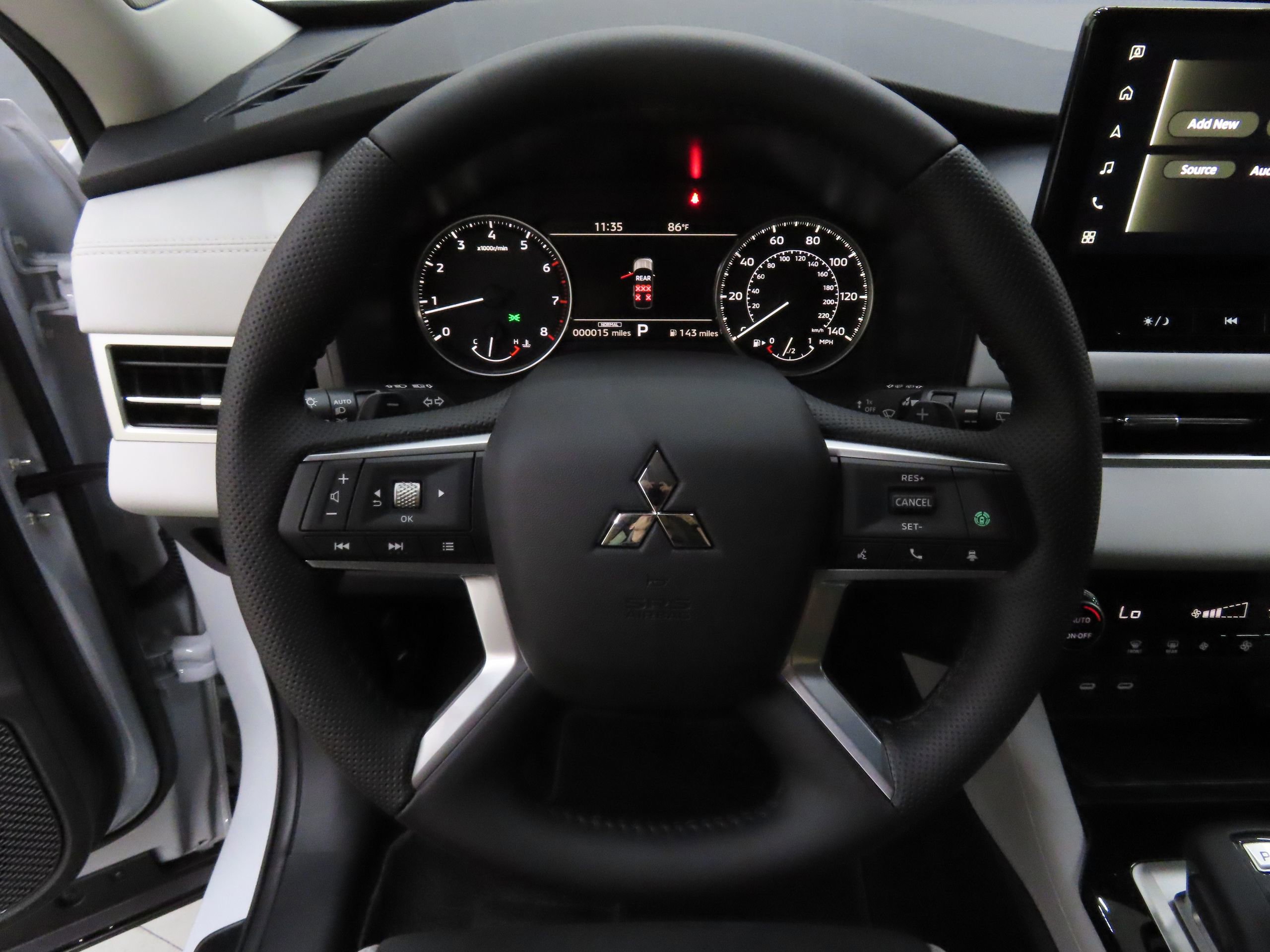 New 2025 Mitsubishi Outlander SE image 14