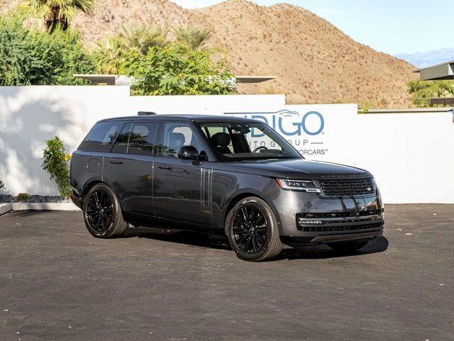 Used 2025 Land Rover Range Rover Autobiography image 4