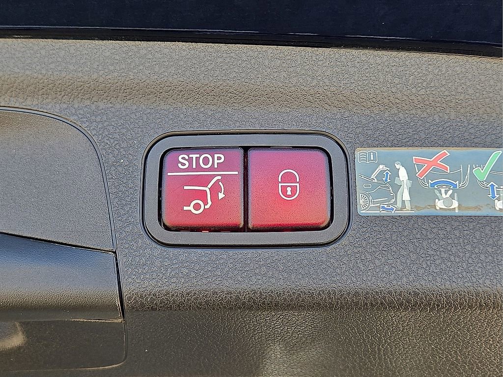 Used 2025 Mercedes-Benz GLE 450 4MATIC w/ Warmth & Comfort Package image 16