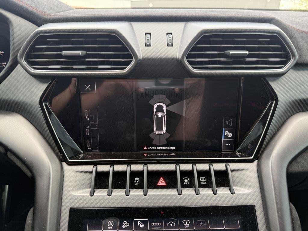 Used 2024 Lamborghini Urus Performante AWD/4WD image 32