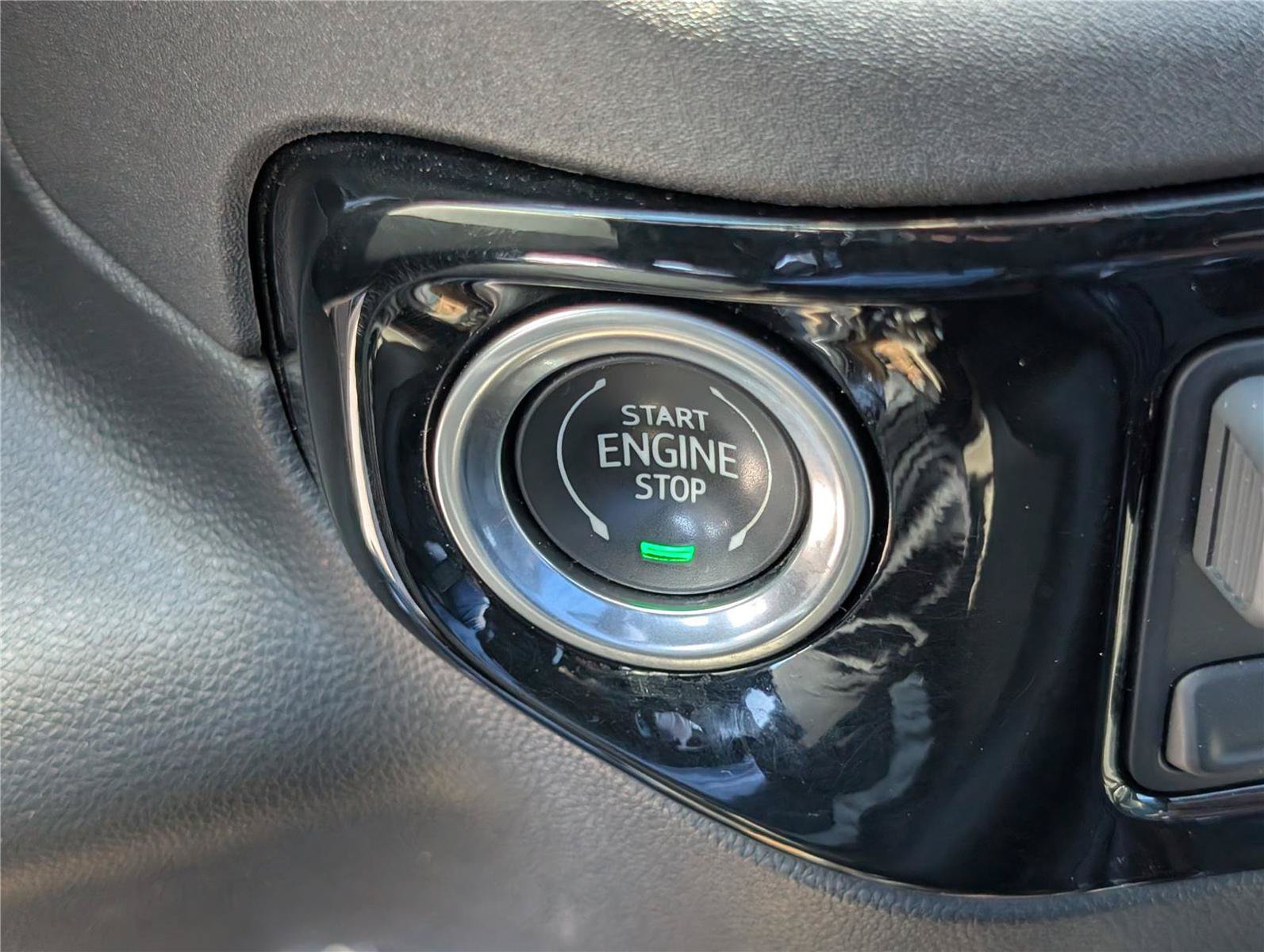 Used 2022 Chevrolet Silverado 1500 ZR2 w/ Technology Package AWD/4WD image 26