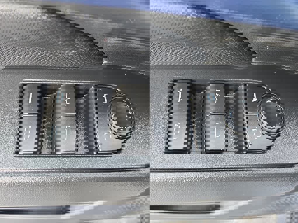 New 2026 Chevrolet Equinox EV LT image 13