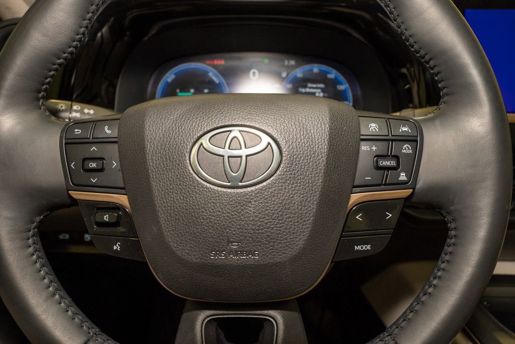 Used 2023 Toyota Crown Limited image 20