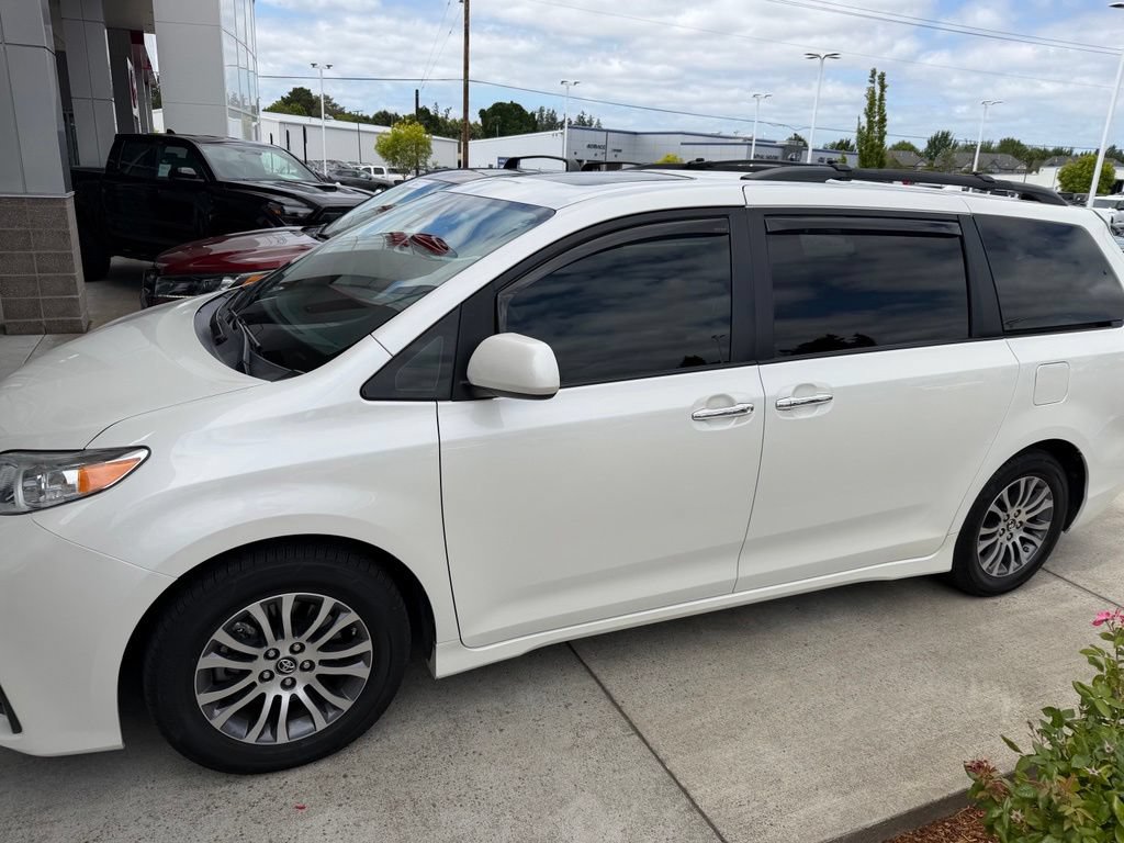 Certified 2018 Toyota Sienna XLE w/ XLE Navigation Package FWD image 2