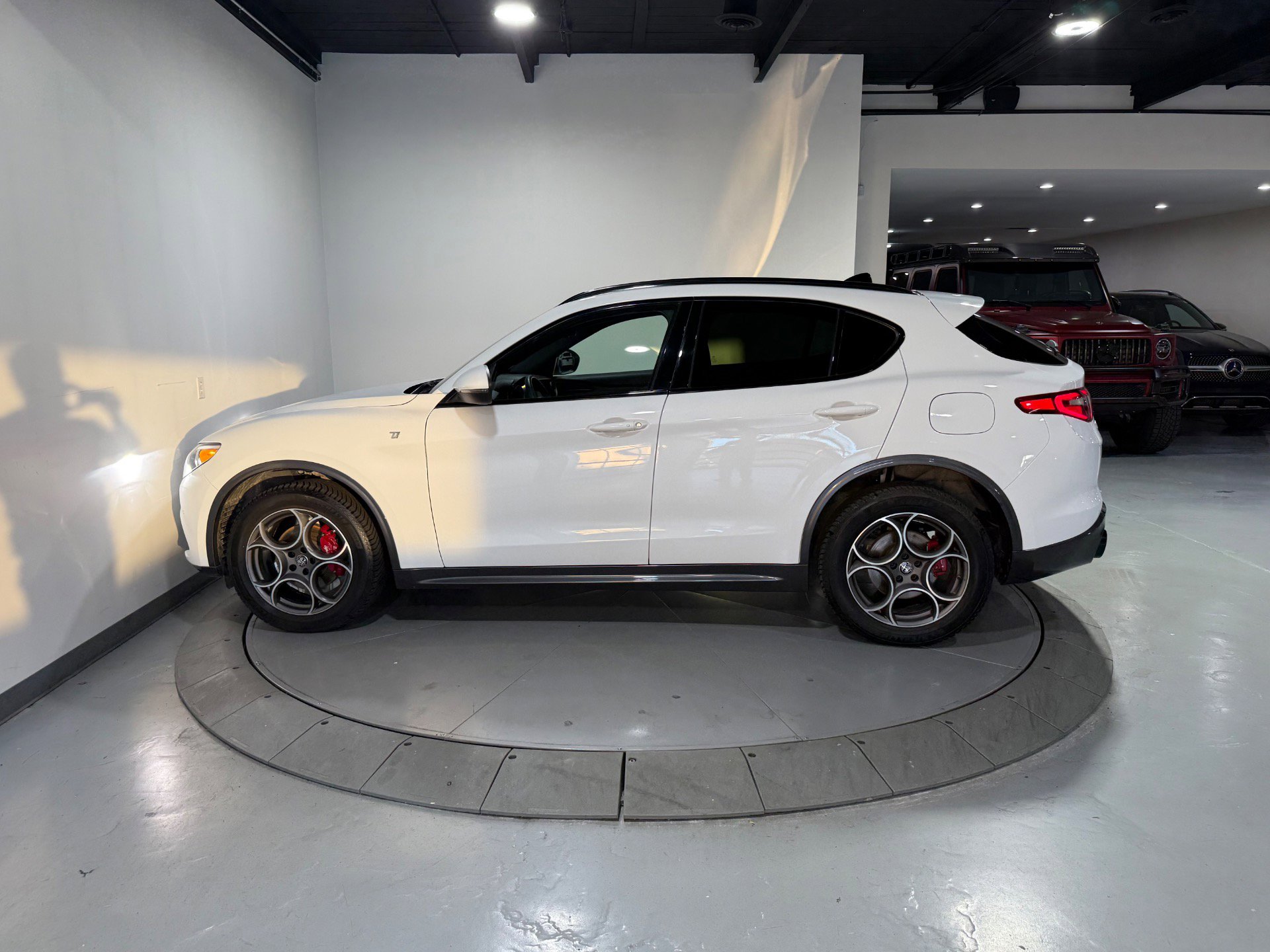 Used 2022 Alfa Romeo Stelvio Ti image 11