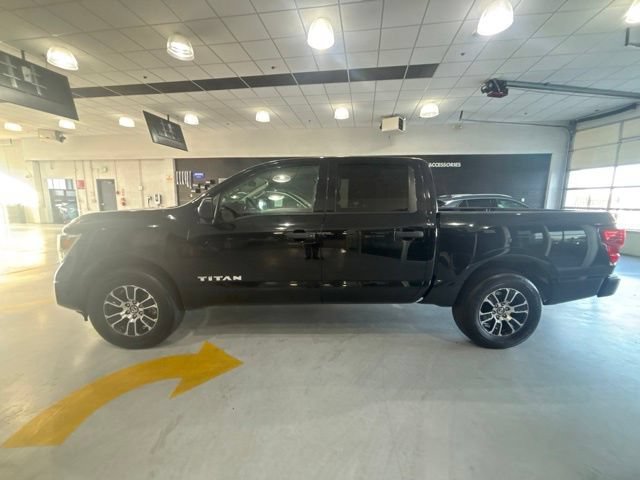 Used 2022 Nissan Titan SV AWD/4WD image 2