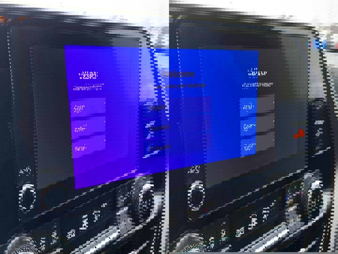 Used 2023 Toyota Highlander LE image 34