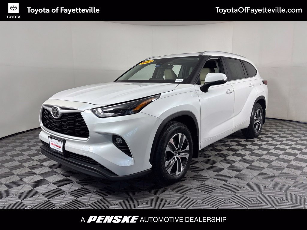Used 2023 Toyota Highlander XLE FWD image 1