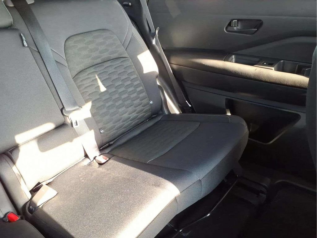 Used 2025 Nissan Pathfinder SV FWD image 18