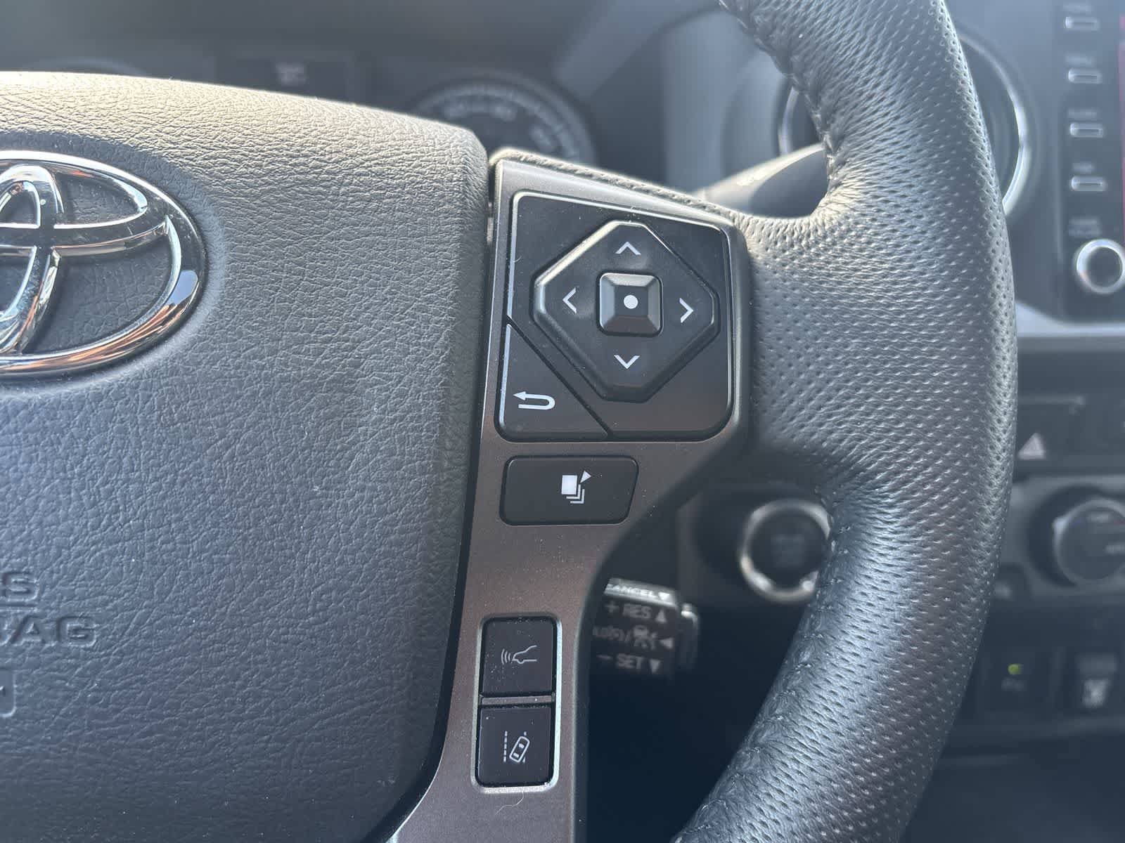 Used 2021 Toyota Tacoma TRD Sport w/ TRD Premium Sport Package AWD/4WD image 11